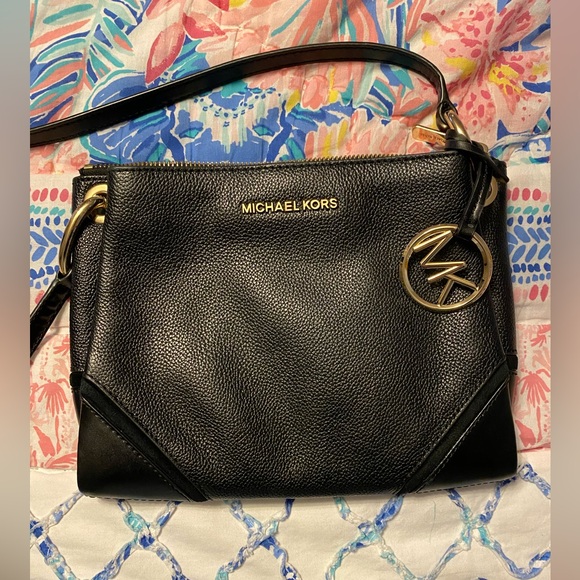 Michael Kors Nicole Triple Compartment pebble Leather Cross Body Handbag - Picture 4 of 15